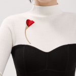 Trâm cài áo Amapola bằng Vàng Vàng với Kim Cương và Lụa Đỏ