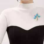 Trâm cài áo 4 lá bằng bạch kim và vàng vàng với ngọc lam và kim cương