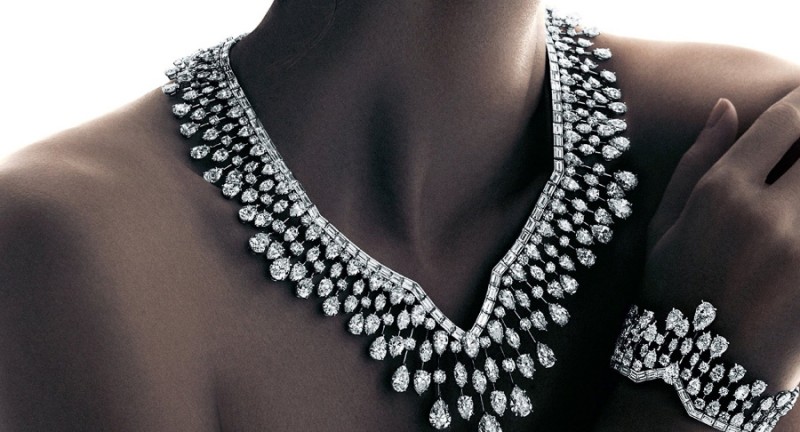 Diện trang sức “thổi làn gió mới” cho phong cách