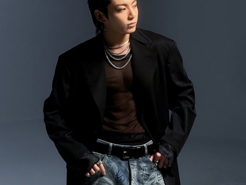 Thành viên nhóm nhạc BTS lại giúp một thương hiệu trang sức “cháy hàng”